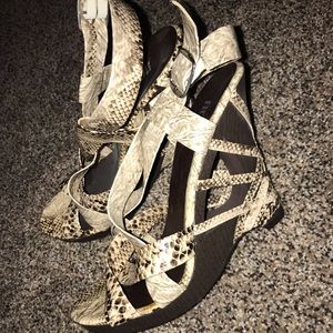 Nomi Wedge Sandal Size 6 1/2 M